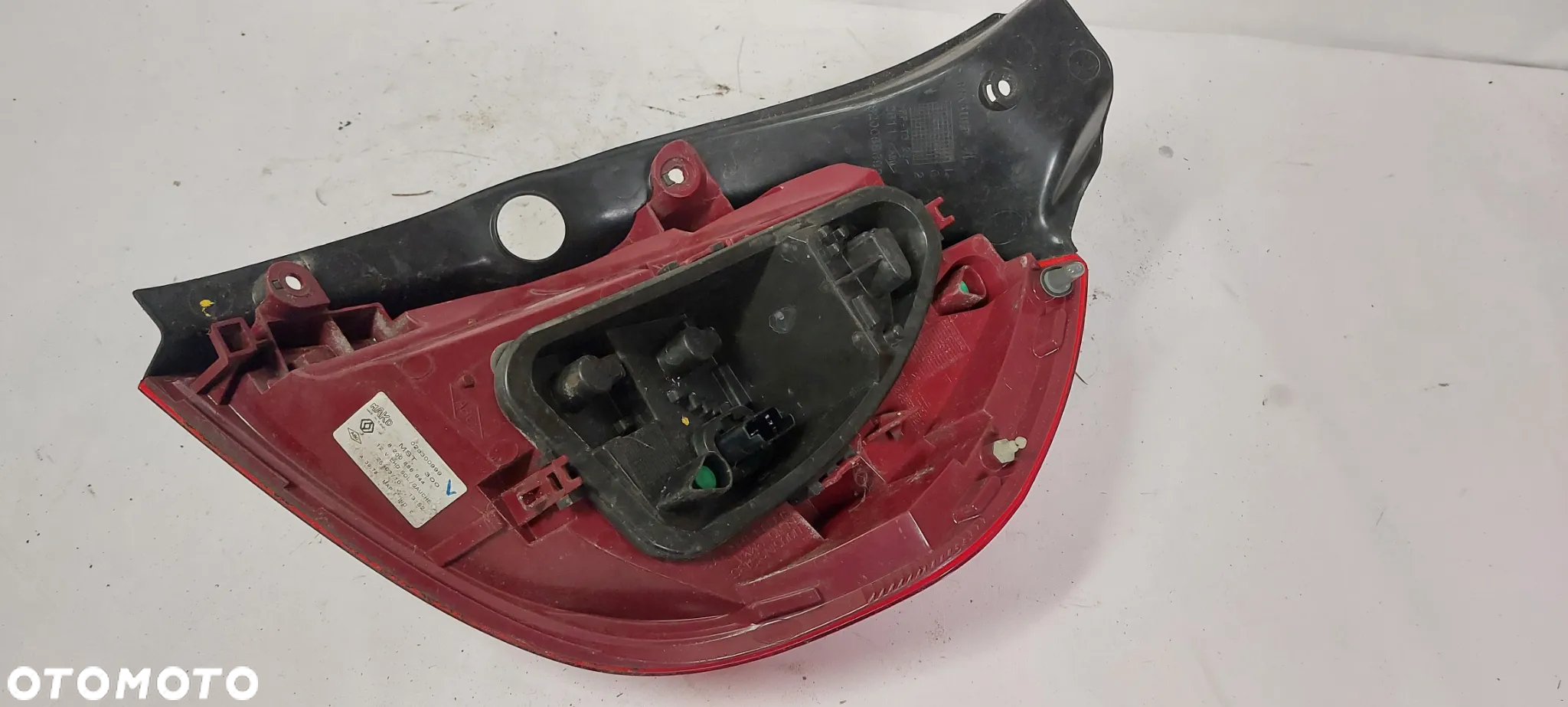 .  LAMPA TYL TYLNA LEWA RENAULT CLIO 3 HB LIFT - 4