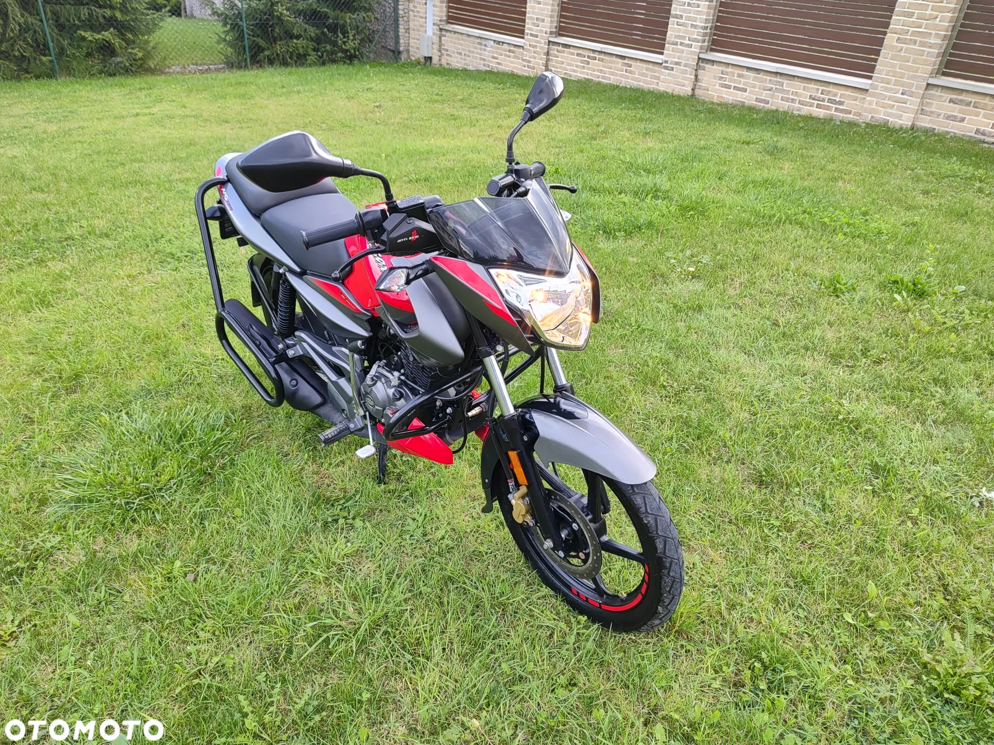 Bajaj Pulsar - 11