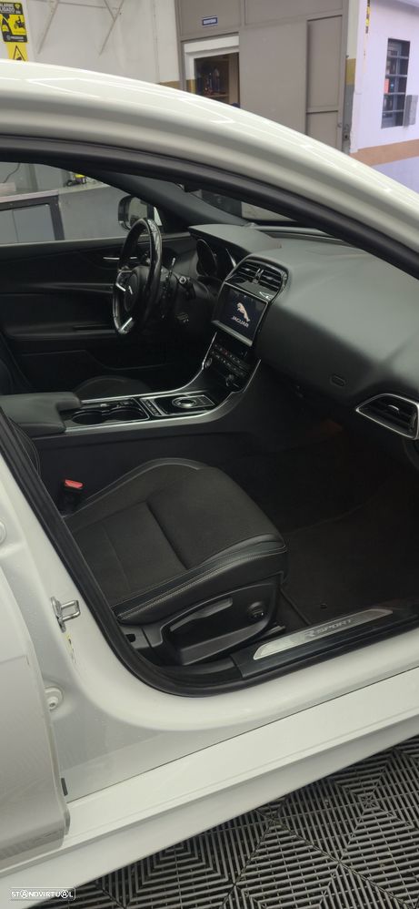 Jaguar XE 2.0 D R-Sport Aut. - 5