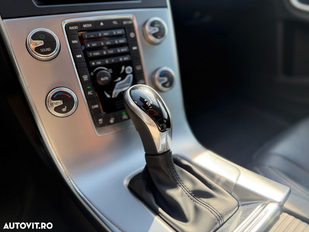 Volvo S60 T5 AWD Momentum - 14