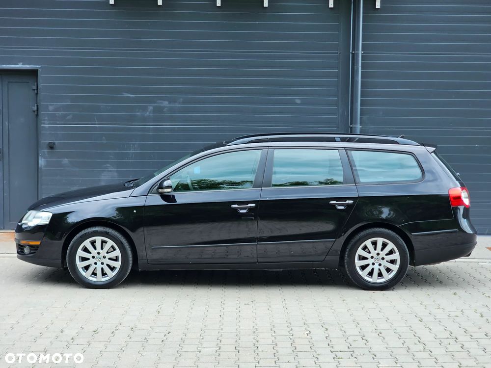 Volkswagen Passat 1.9 TDI DPF Sportline - 2