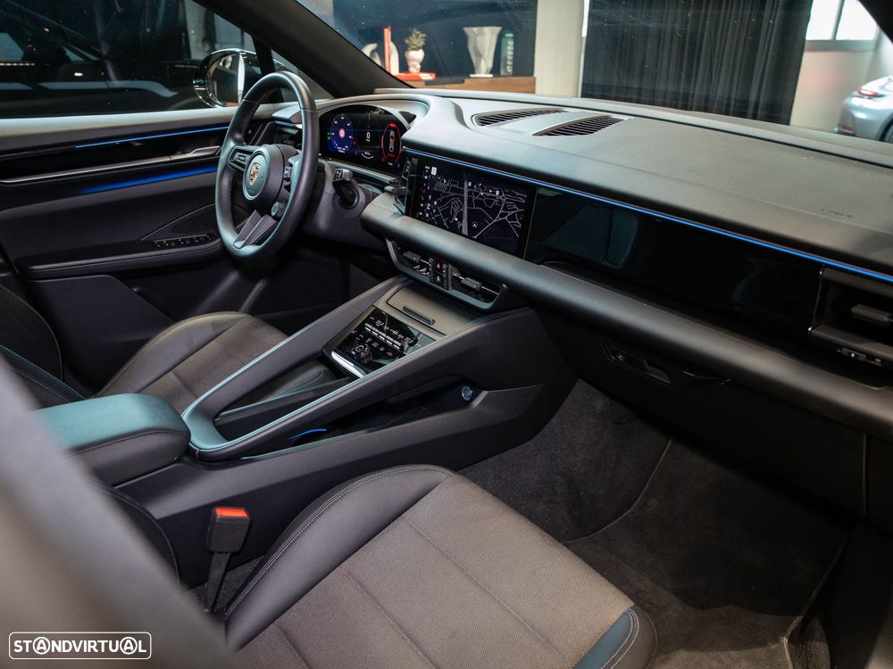 Porsche Macan Electric 4 - 35