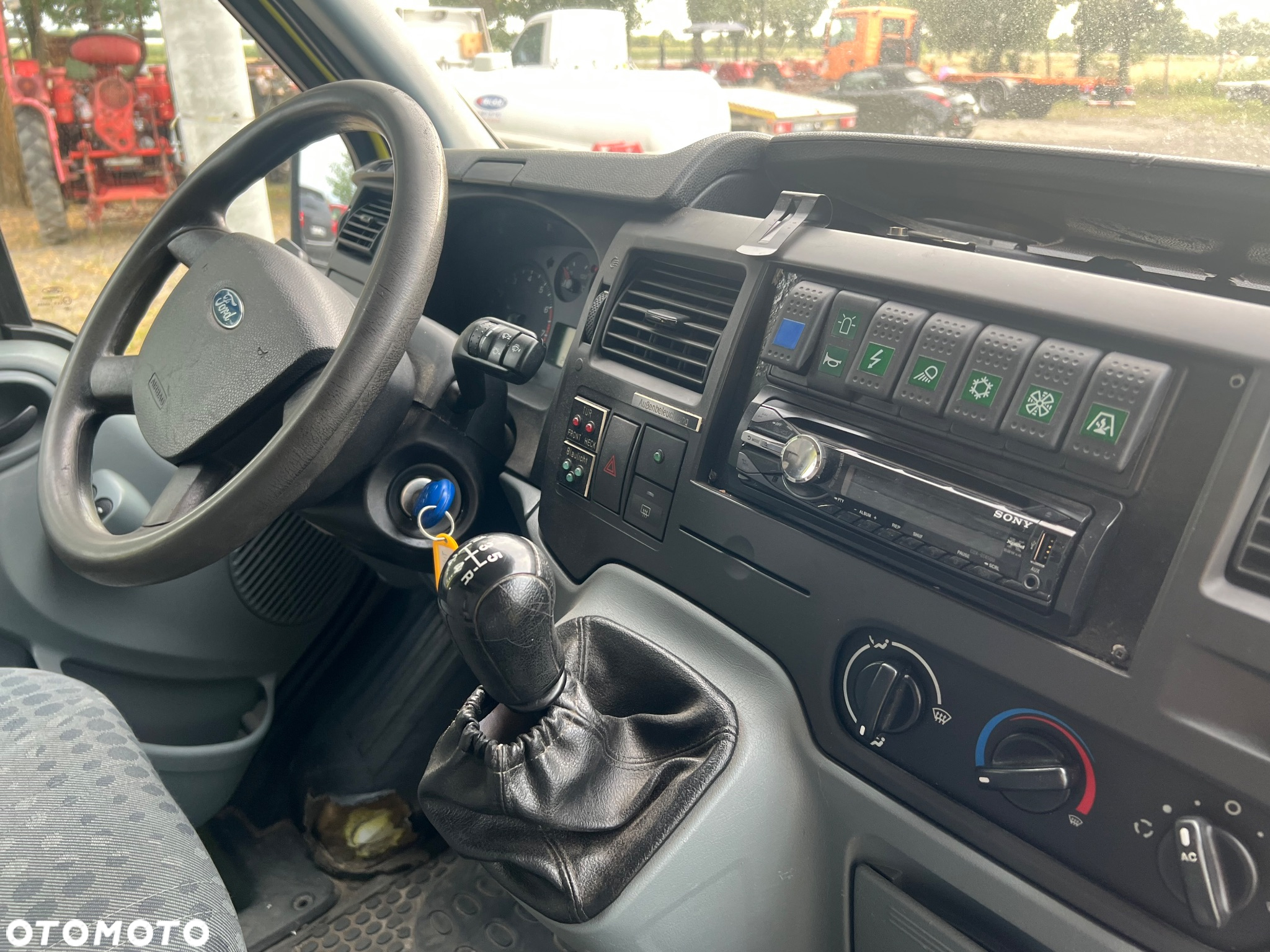 Ford Transit 2,3 benzyna z gazem, tył napęd - 15
