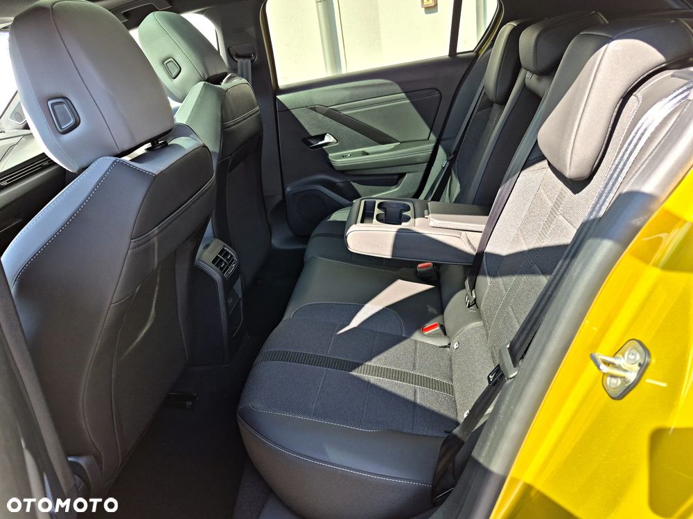 Opel Astra 1.2 T mHEV Ultimate eDTC - 17