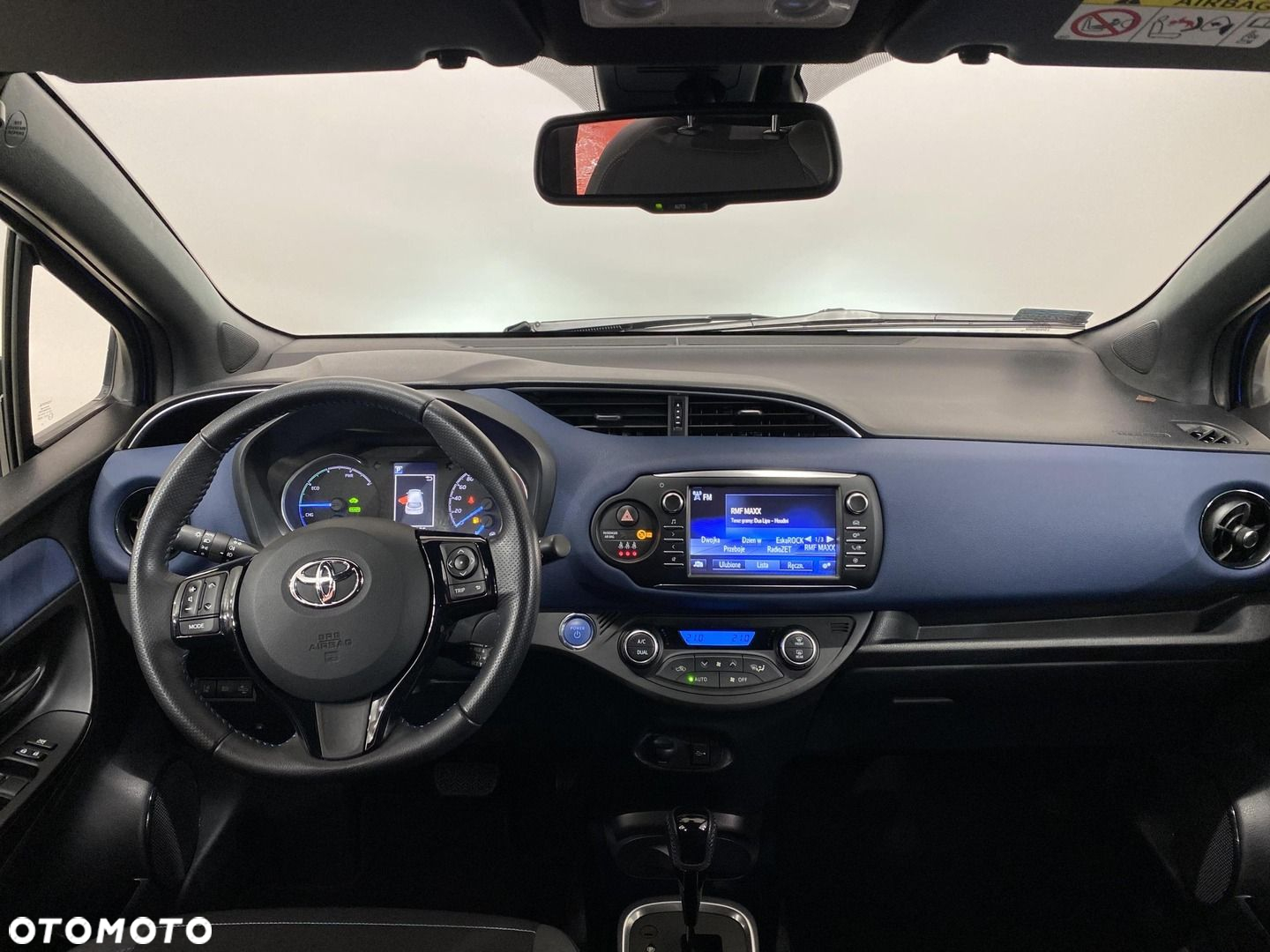 Toyota Yaris Hybrid 100 Selection - 3