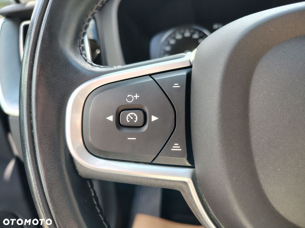 Volvo XC 60 B5 B AWD Momentum Pro - 14