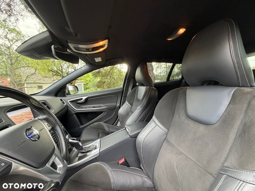 Volvo V60 D4 Geartronic R-Design - 16