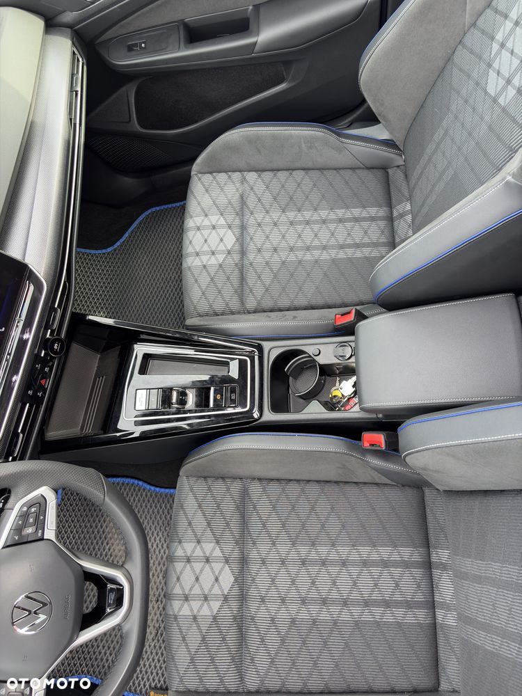 Volkswagen Golf 1.5 eTSI mHEV R-Line DSG - 25