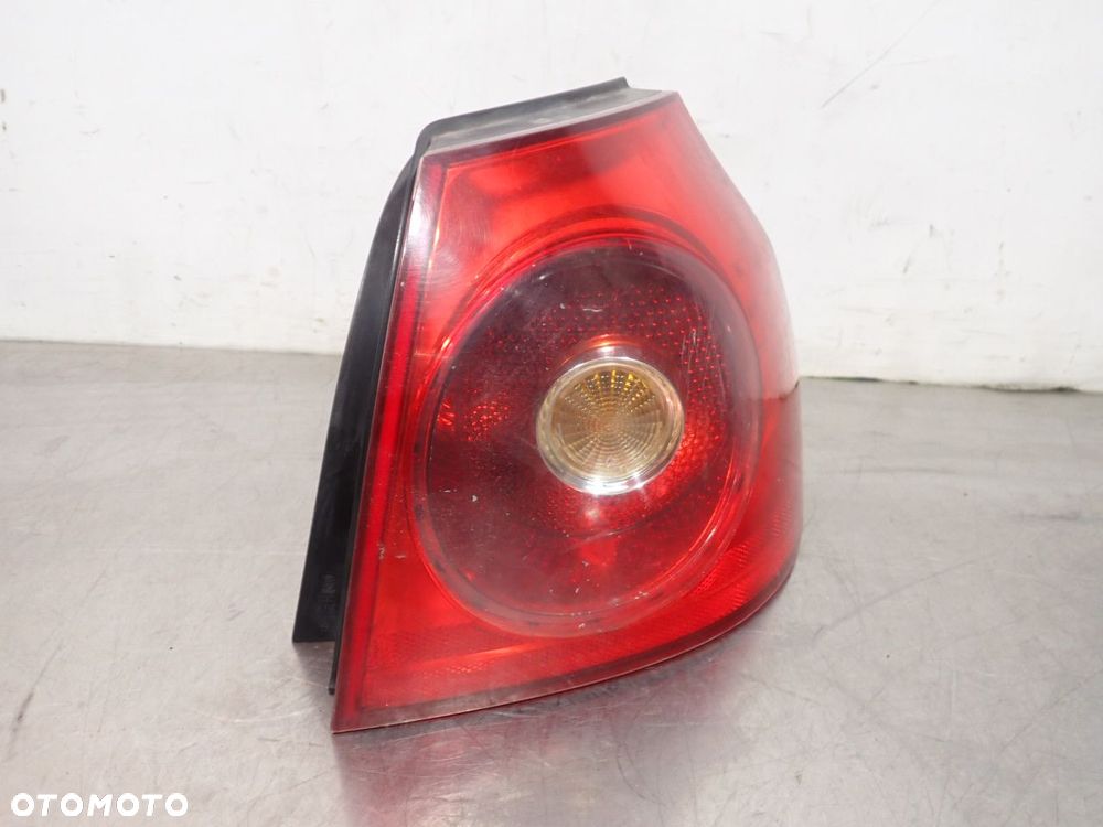LAMPA PRAWA TYLNA VOLKSWAGEN GOLF V - 1