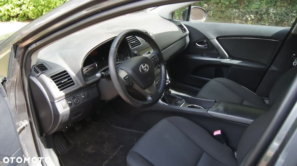 Toyota Avensis - 11