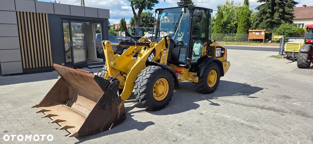 Caterpillar <<Ładowarka CAT 906H2, tylko 2900Mtg pełny serwis CAT,szczęka+widły,z Niemiec>>>> - 2