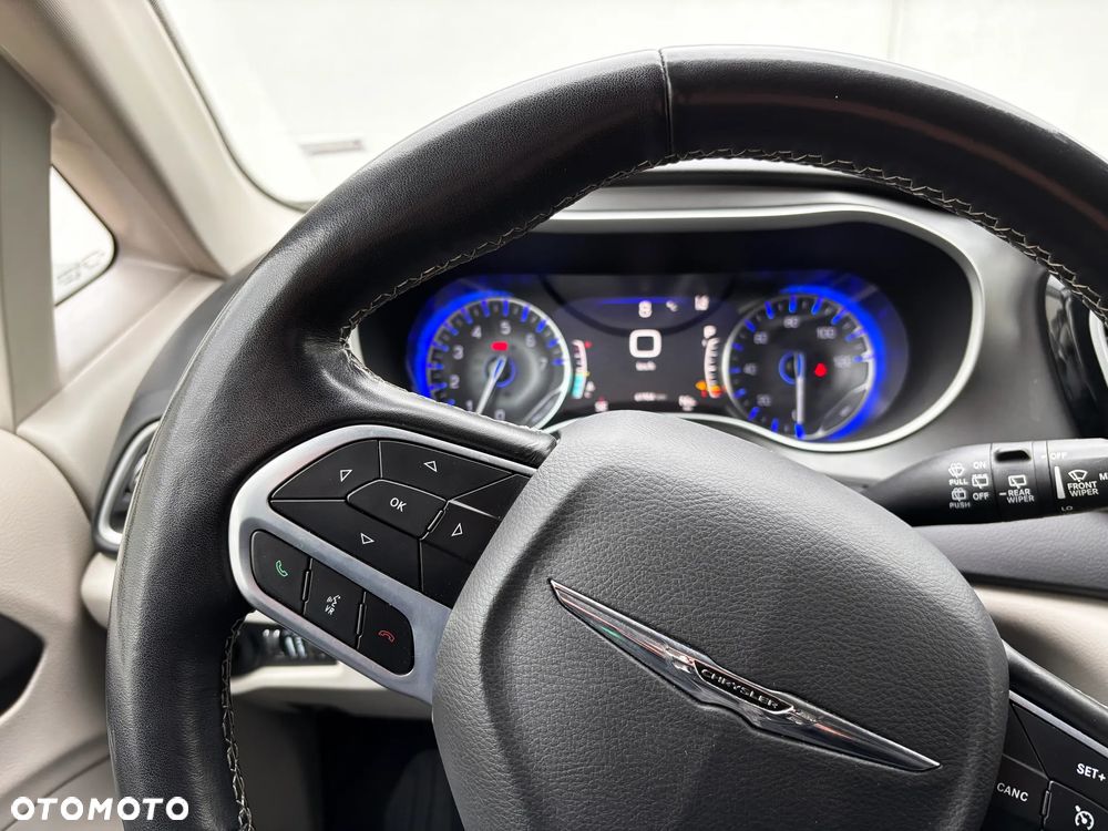 Chrysler Pacifica - 23