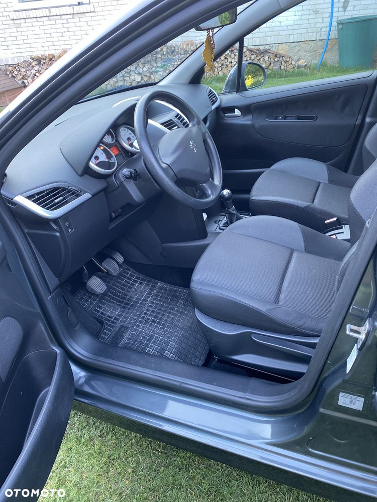 Peugeot 207 - 6