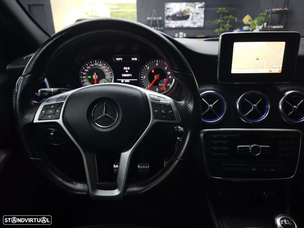 Mercedes-Benz A 180 d AMG Line - 23