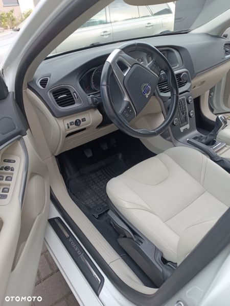 Volvo V40 D3 Momentum - 8