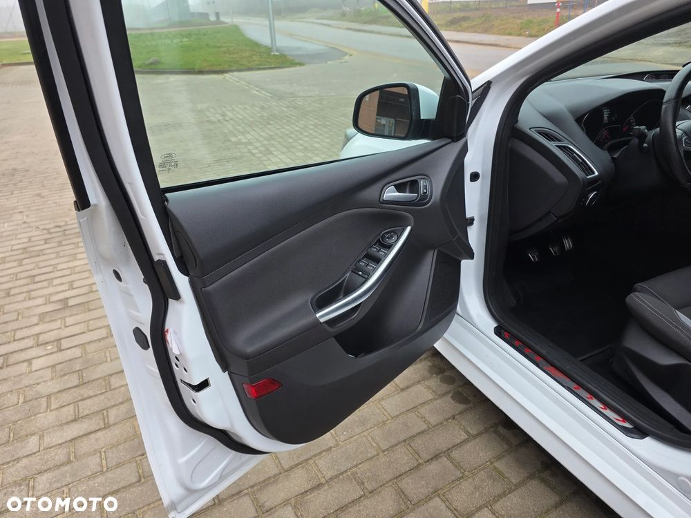 Ford Focus 2.0 TDCi ST - 24
