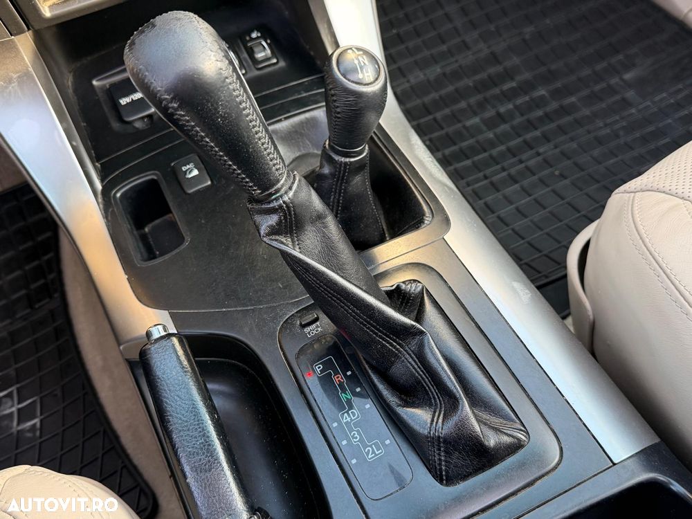 Toyota Land Cruiser - 22