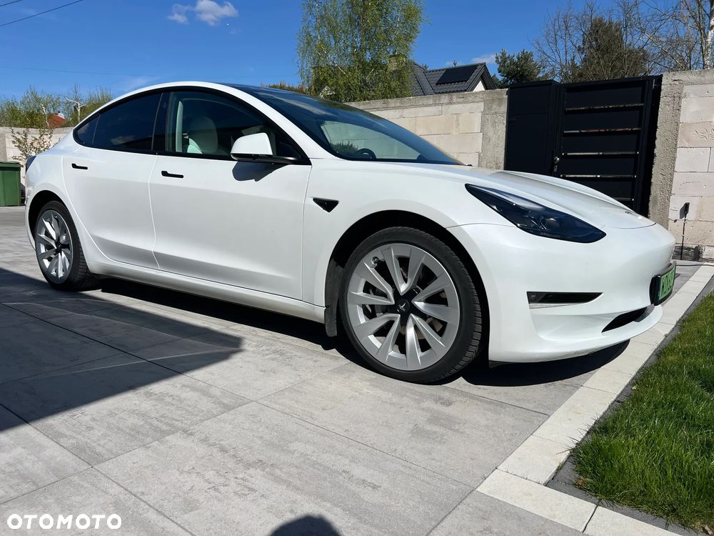Tesla Model 3 - 3