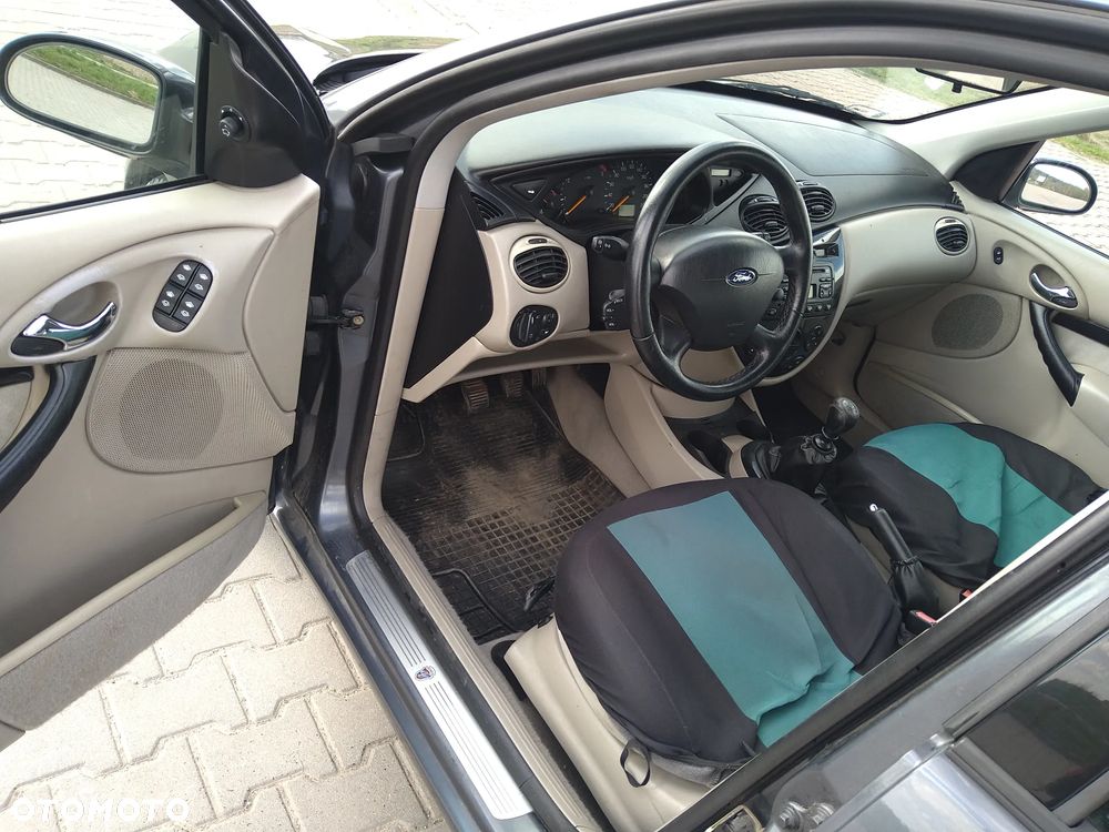 Ford Focus TDCi Ghia - 12