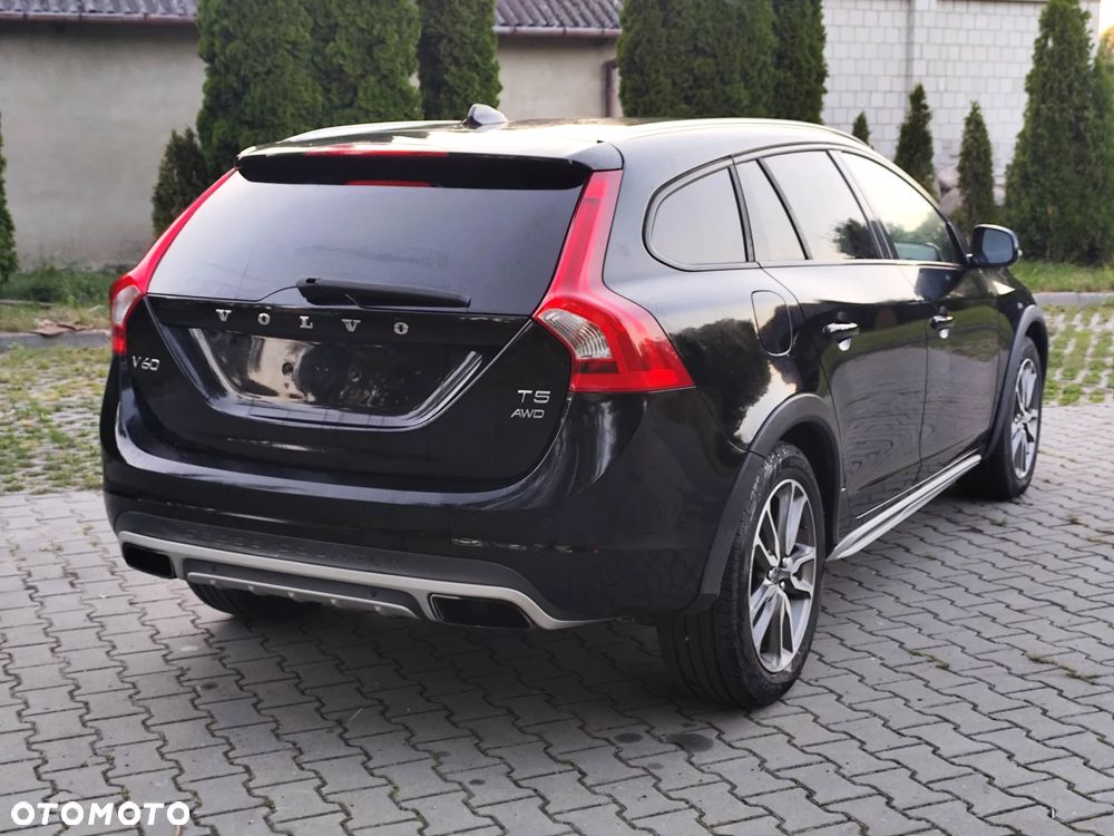 Volvo V60 Cross Country T5 AWD Momentum - 2