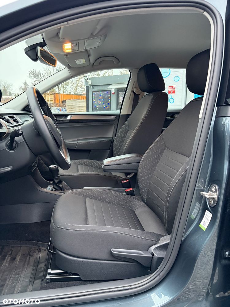 Skoda RAPID 1.0 TSI Style - 18