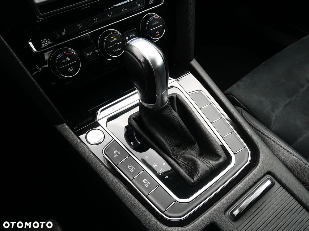 Volkswagen Passat - 15