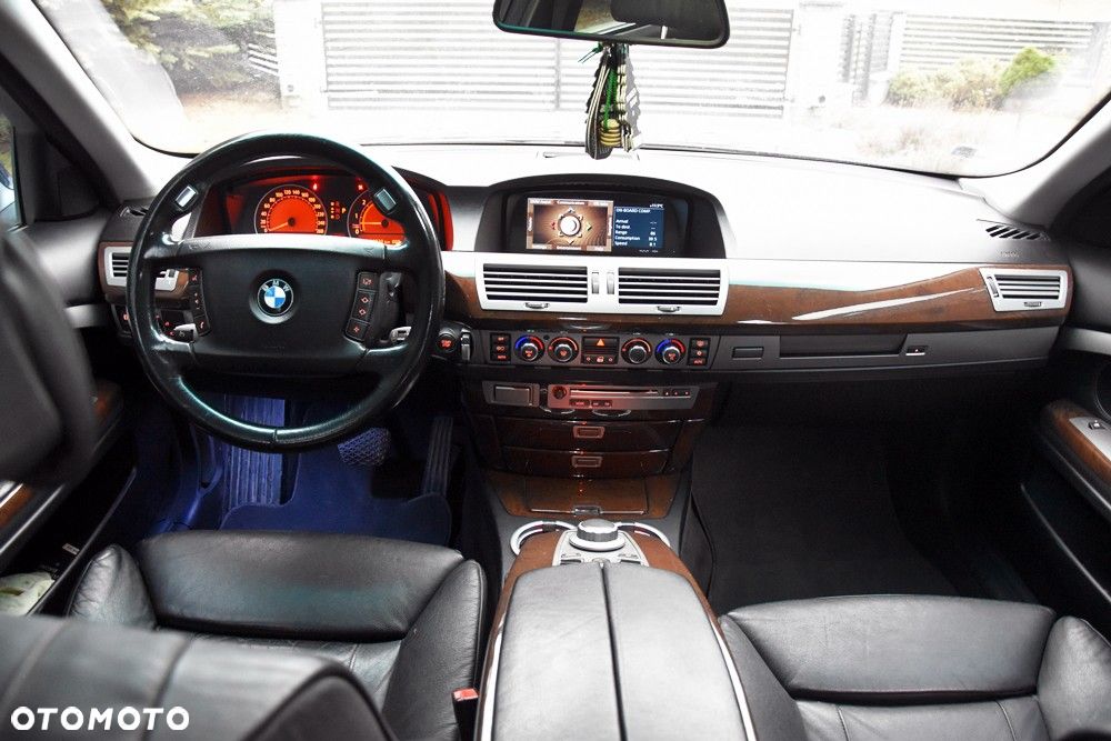BMW Seria 7 740i - 12