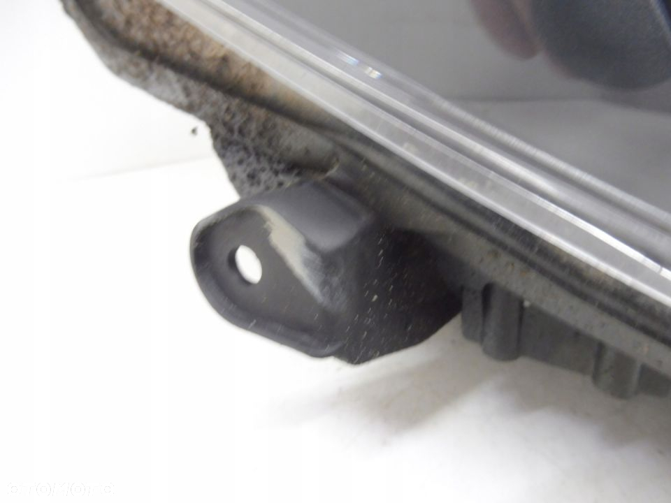 TOYOTA YARIS 3 LAMPA PRAWA LIFT NM LED DRL HYBRID - 2