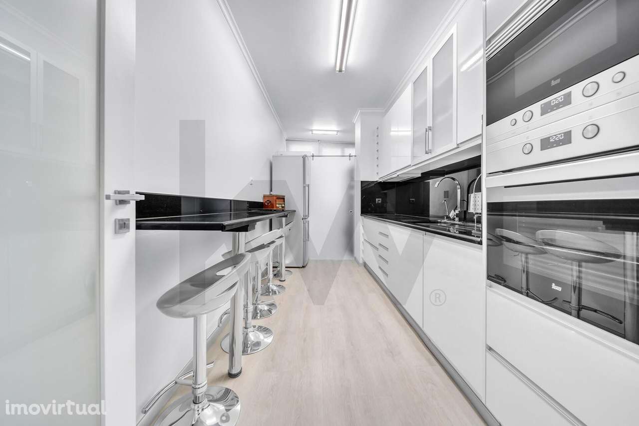 Apartamento T3 situado no coração da Ribeira Brava em excelente estado - Grande imagem: 2/36