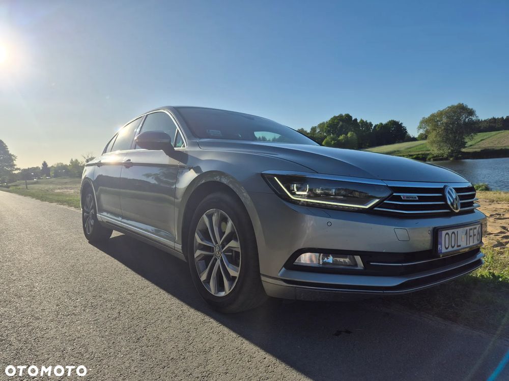 Volkswagen Passat - 1
