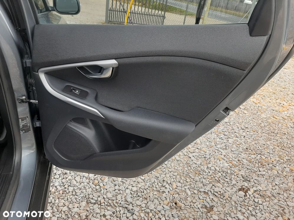 Volvo V40 Cross Country D2 Momentum - 23