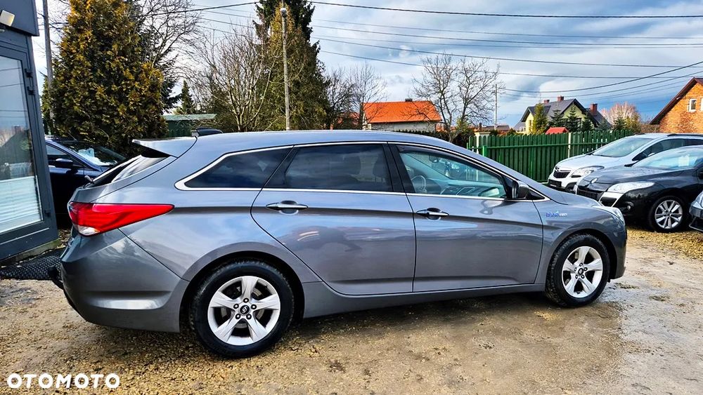 Hyundai i40 Kombi blue 1.6 Family+ - 12