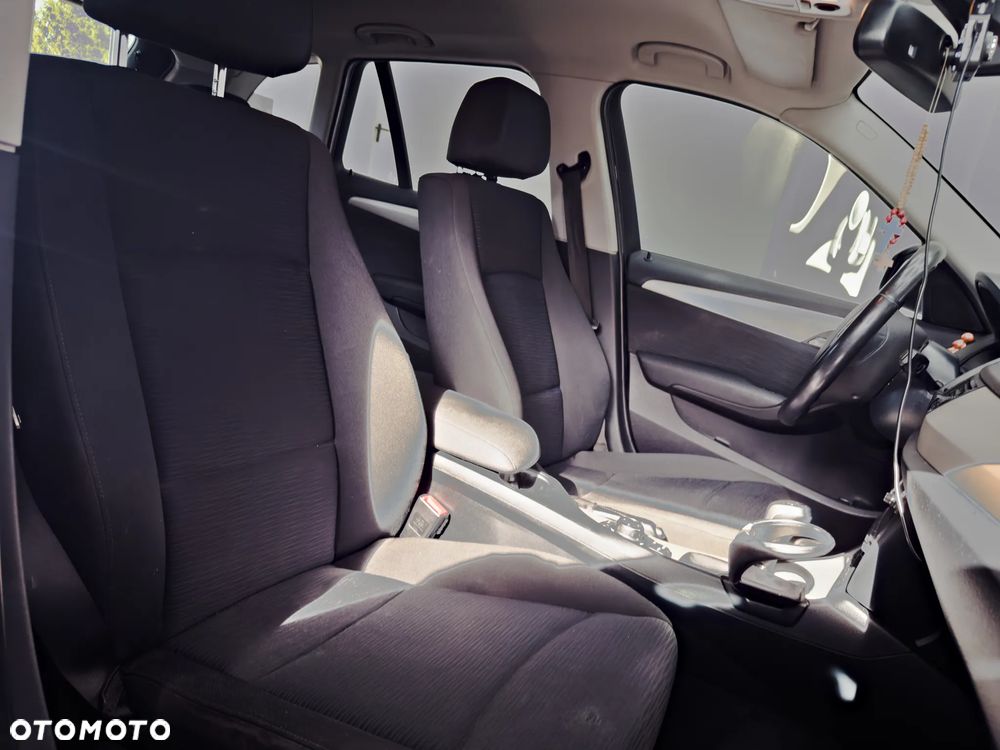 BMW X1 xDrive18d xLine - 27