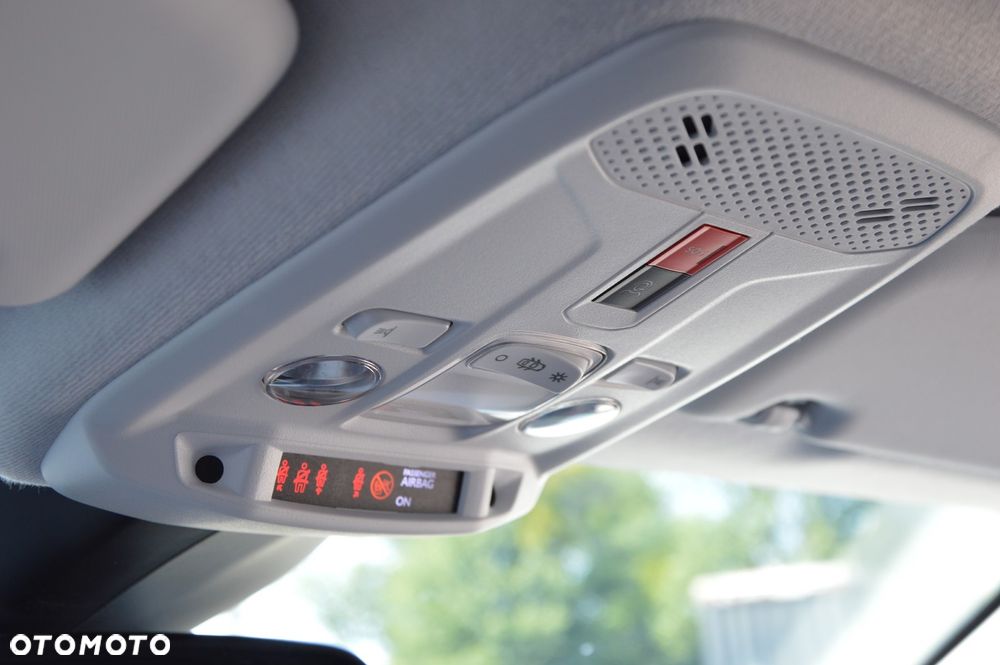 Peugeot 208 PureTech 100 Allure - 31