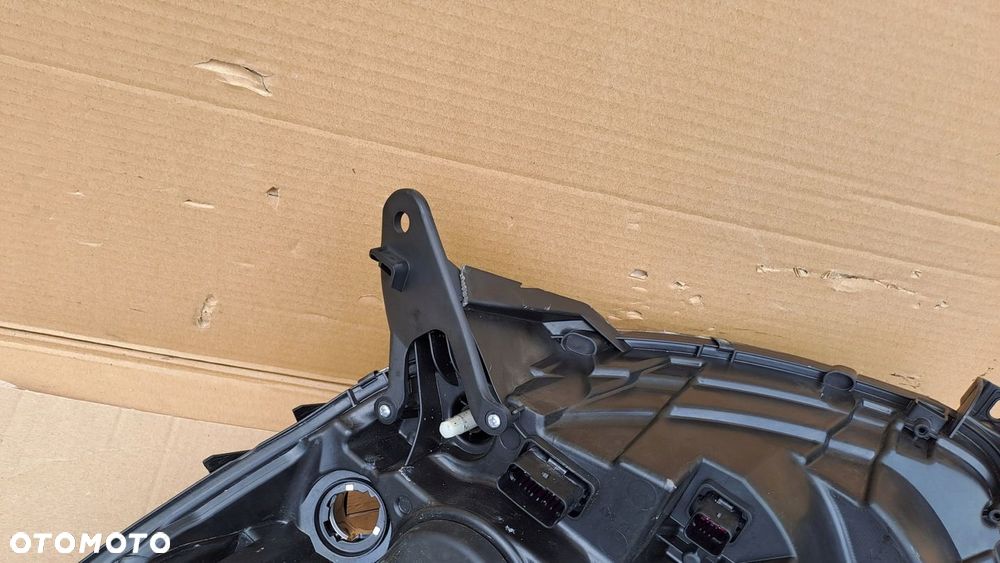 RENAULT CAPTUR 13- PRAWA LAMPA PRZÓD 130702444900 UŻYWANA CIEMNA - 6