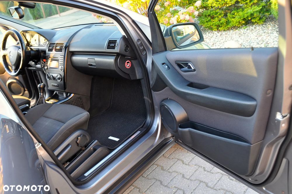 Mercedes-Benz Klasa A 160 BlueEFFICIENCY Elegance Special Edition - 23