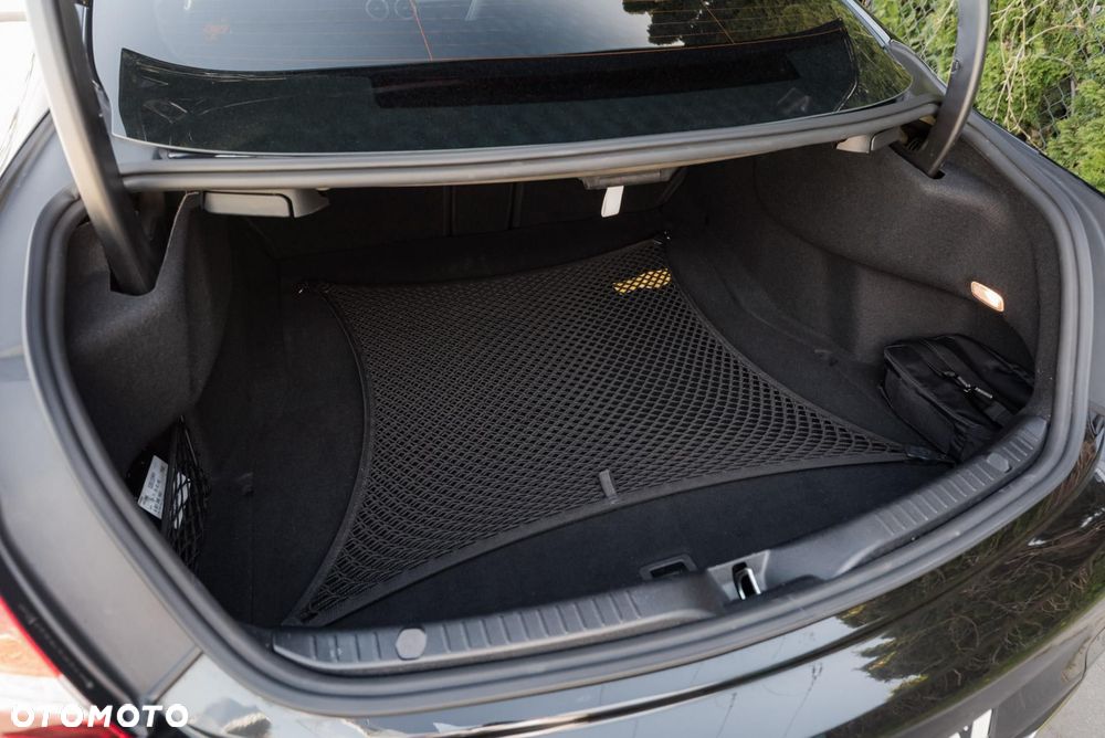 Mercedes-Benz Klasa C 300 9G-TRONIC - 35