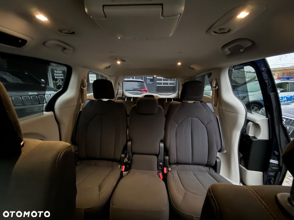 Chrysler Pacifica - 12