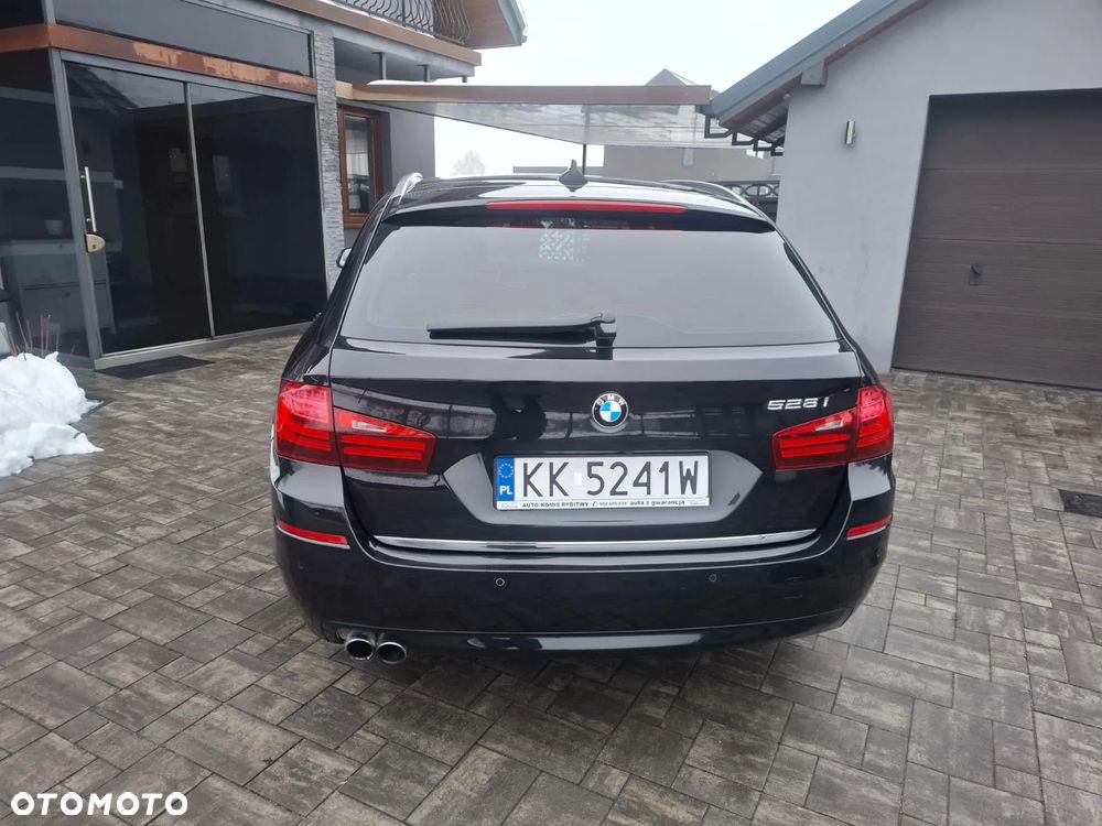 BMW Seria 5 528i Luxury Line - 32