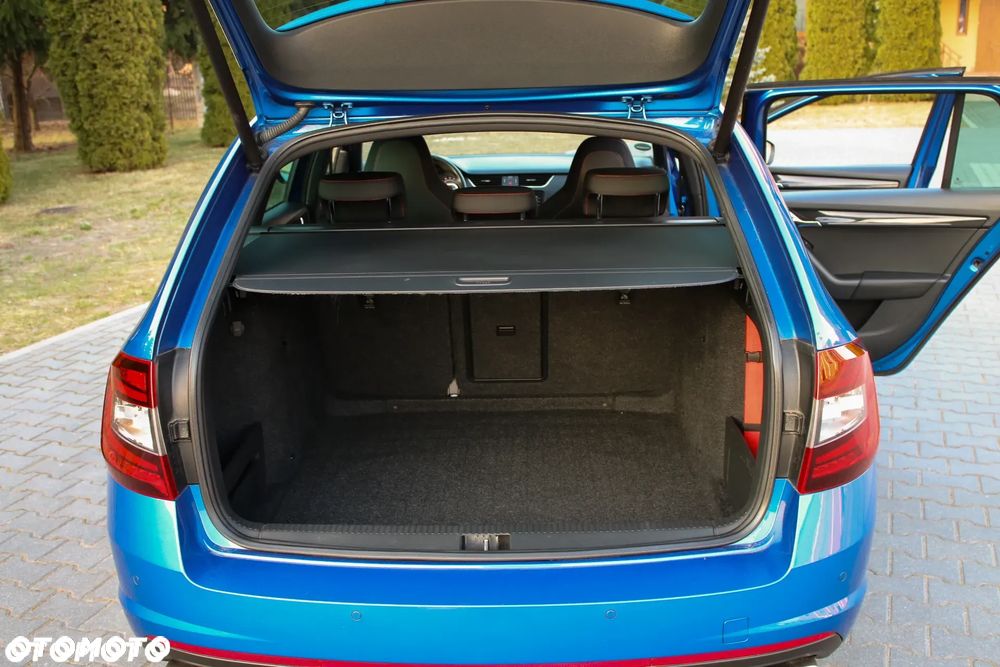 Skoda Octavia 2.0 TDI DSG RS - 36