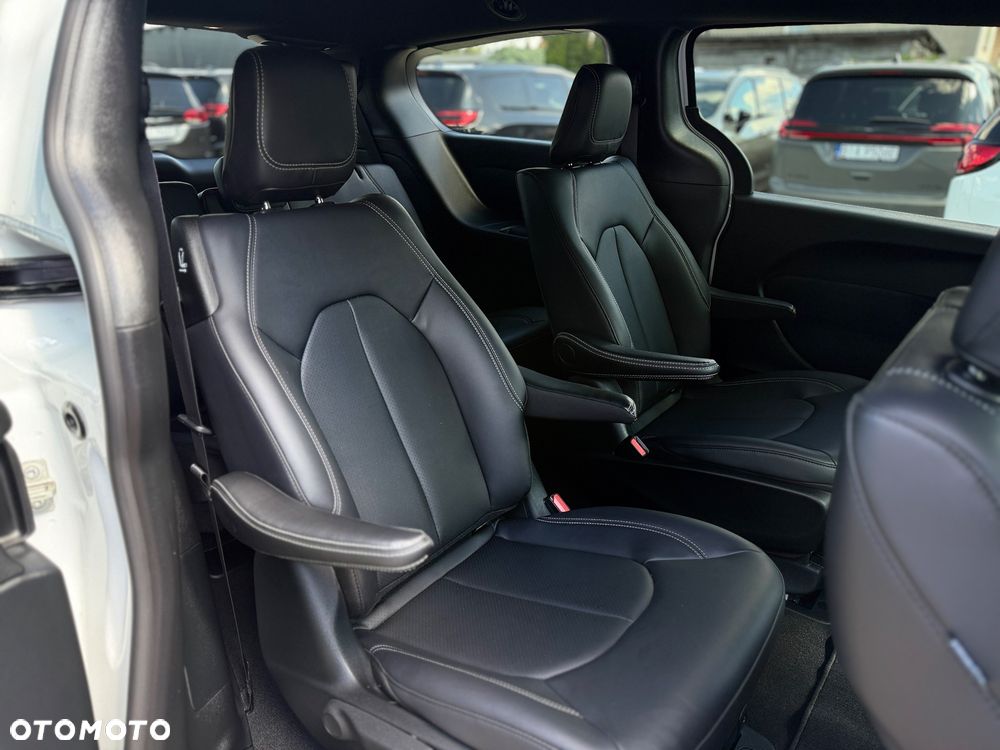 Chrysler Pacifica - 27