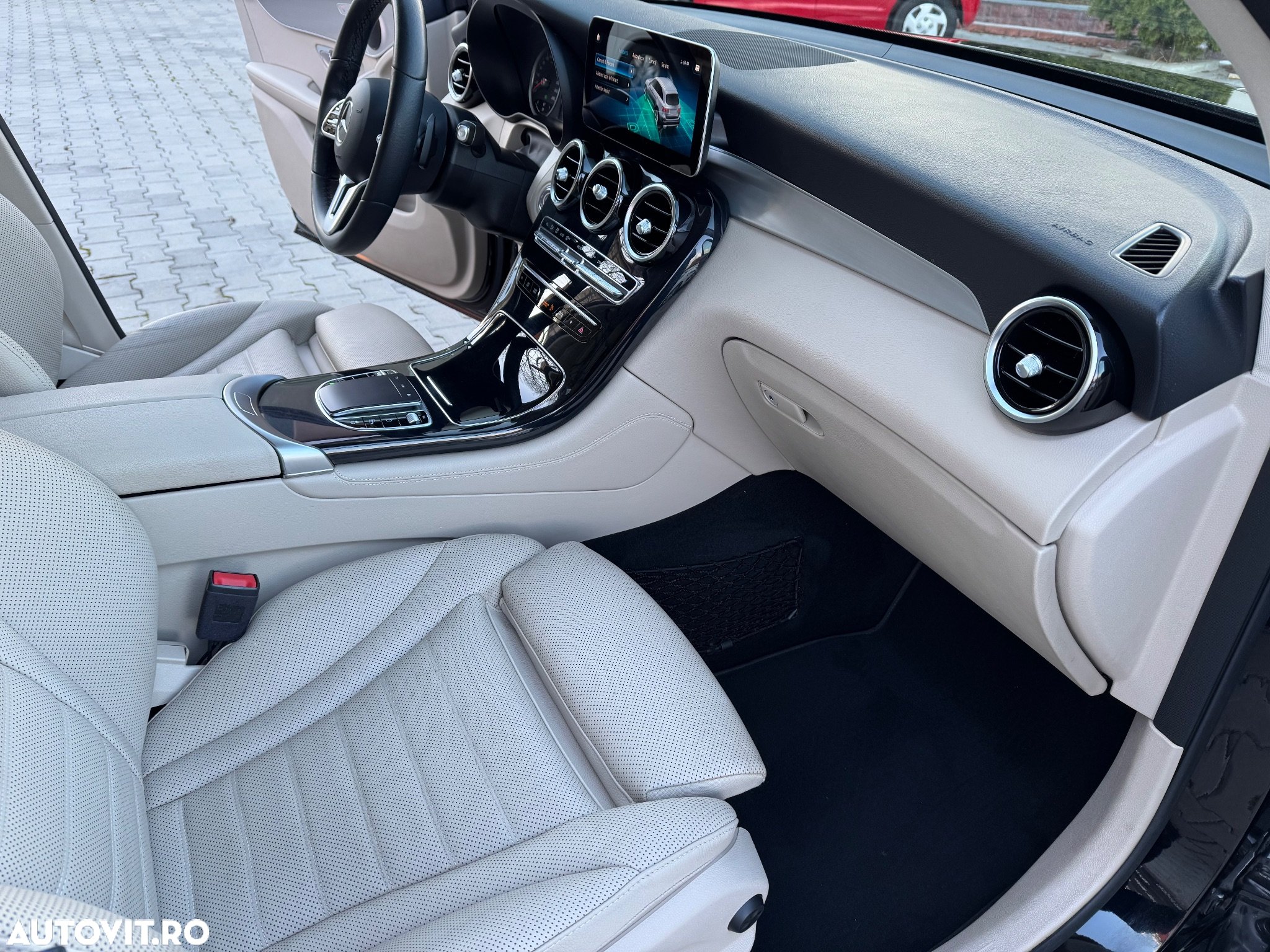 Mercedes-Benz GLC - 21