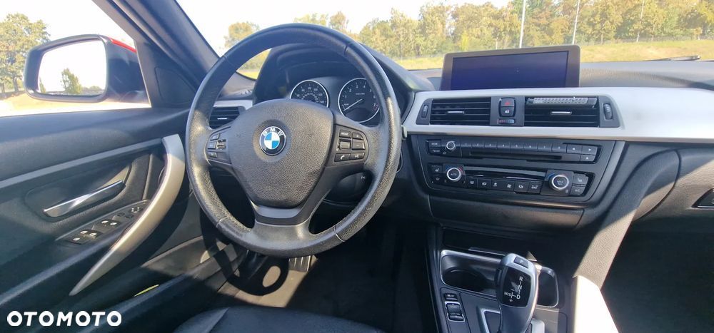 BMW Seria 3 320i Sport Line - 2