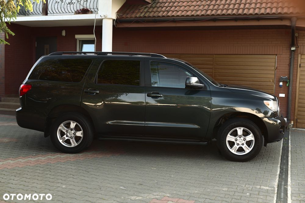 Toyota Sequoia - 12