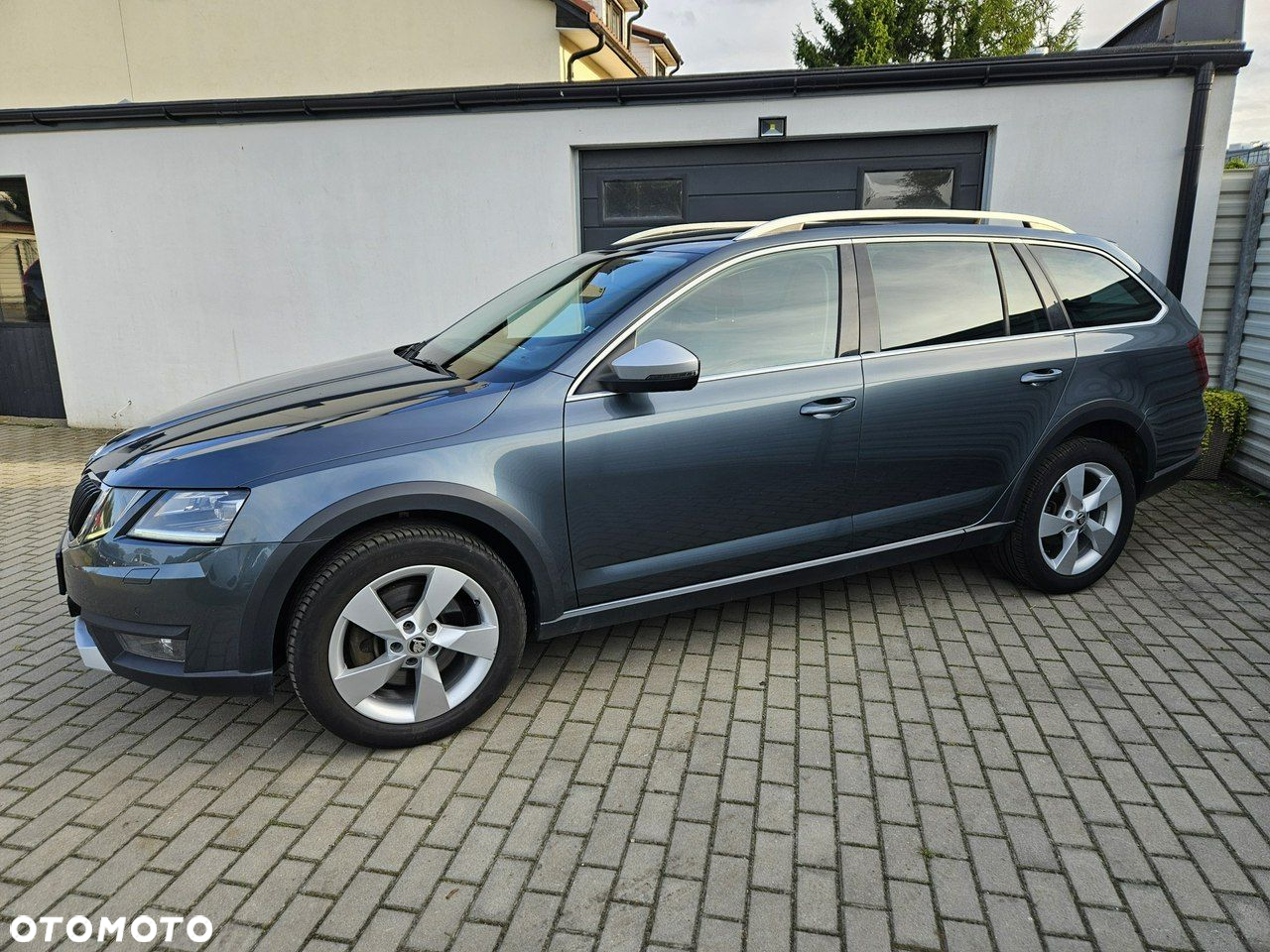 Skoda Octavia Combi 2.0 TDI 4x4 DSG Scout - 12