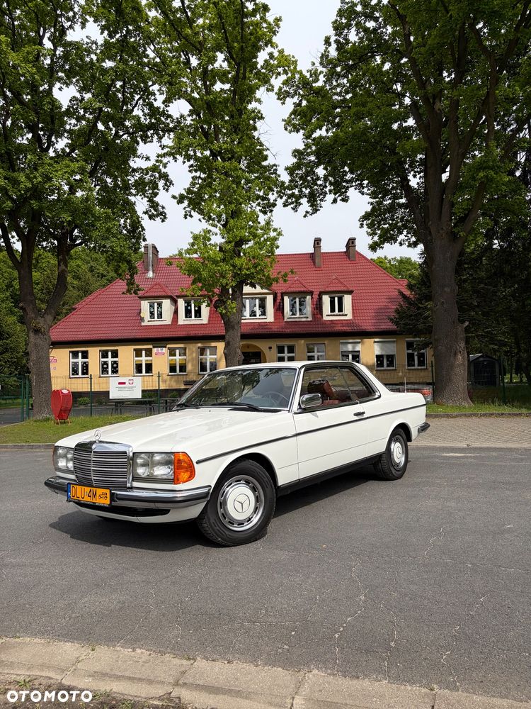 Mercedes-Benz W123 - 1