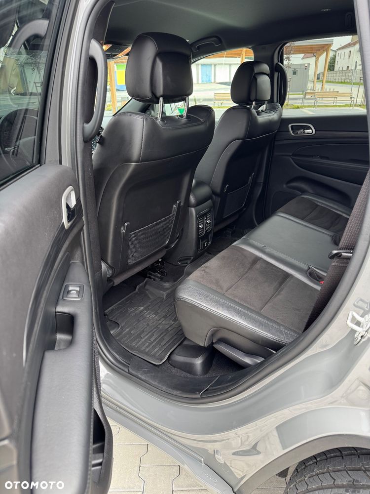 Jeep Grand Cherokee - 21