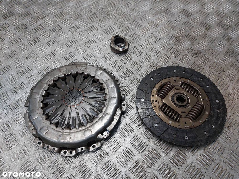 SPRZĘGŁO TARCZA + DOCISK + ŁOŻYSKO OPOROWE HYUNDAI I30 I 1.6 CRDI - 1