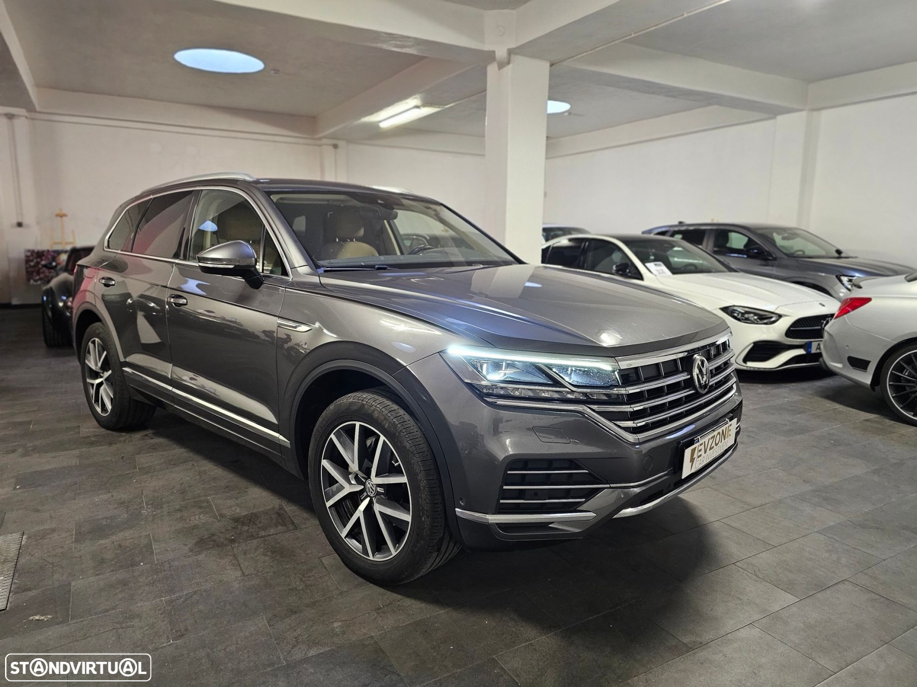 VW Touareg 3.0 TDI V6 Elegance Plus - 2