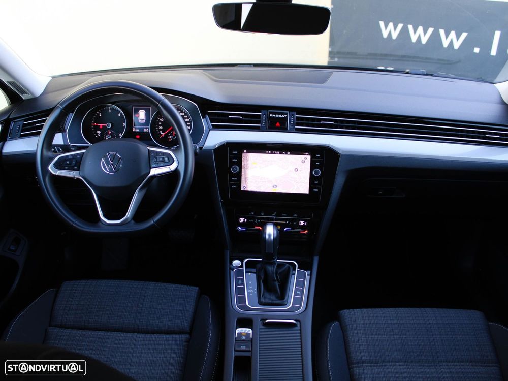 VW Passat Variant 2.0 TDi Business DSG - 23